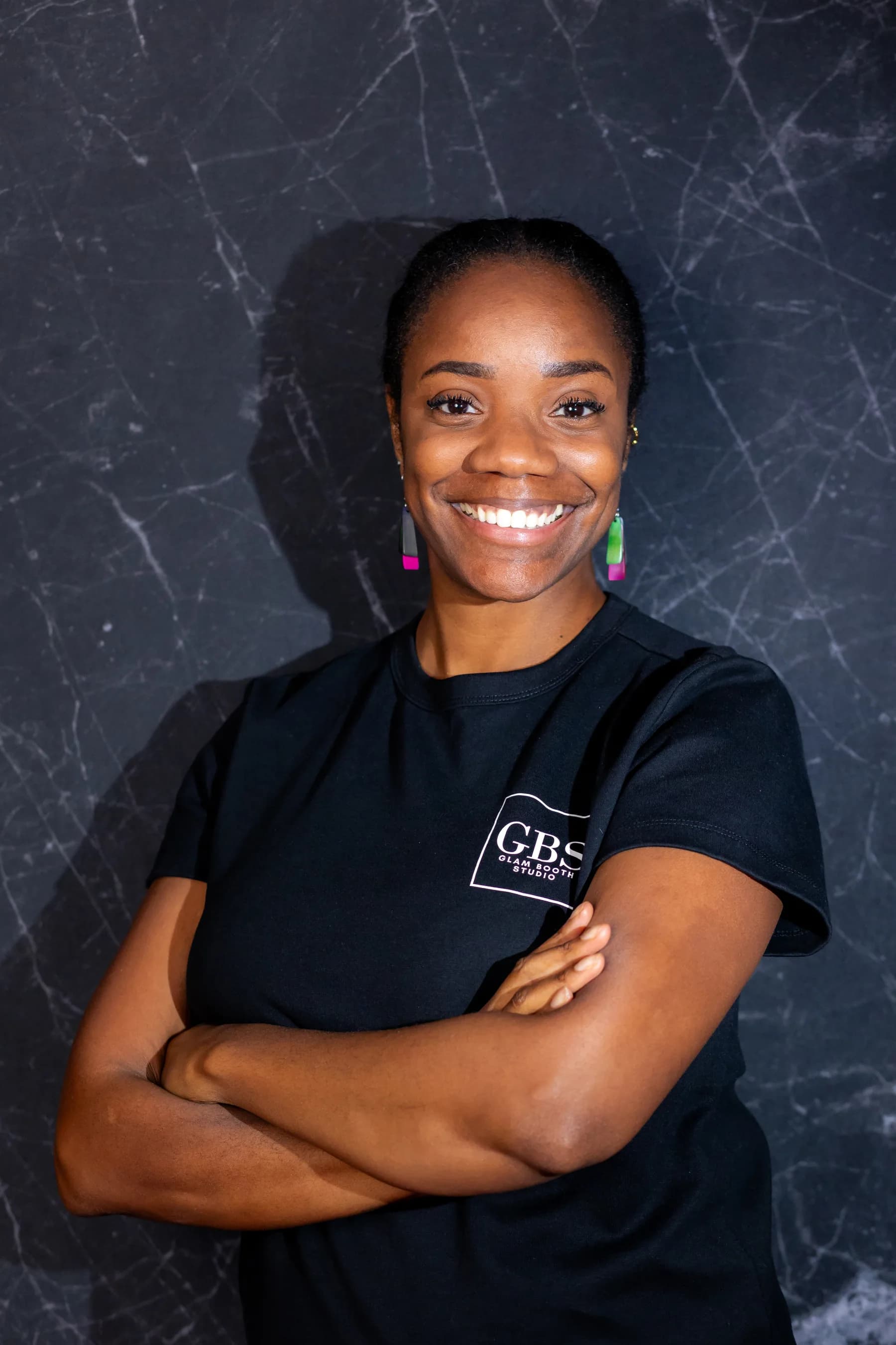 Portrait de Patricia, cheffe de projet et suivi client chez Glam Booth Studio
