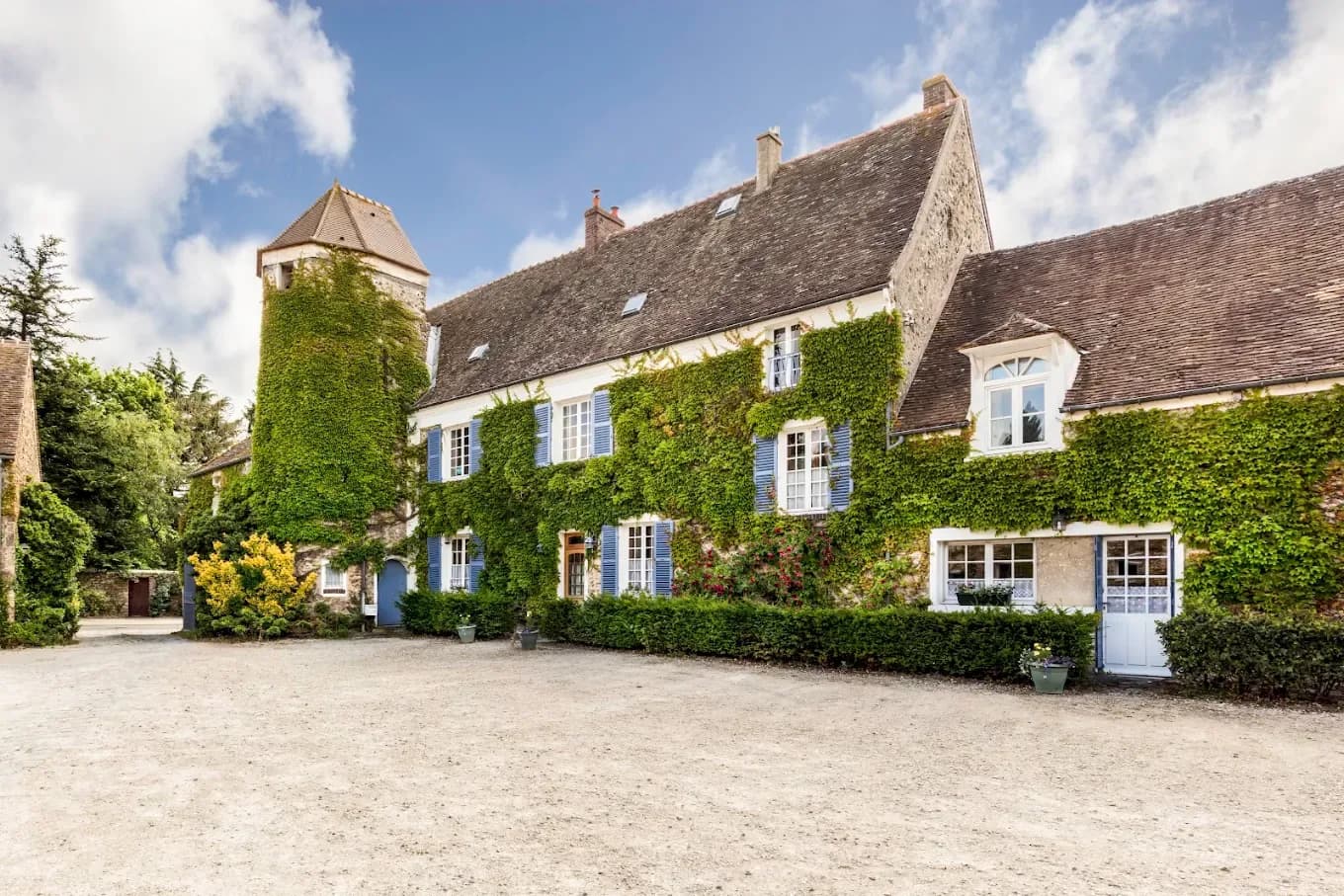 Façade de La Ferme du Buisson à Plaisir